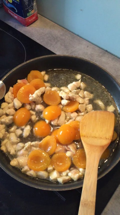 Emincé de poulet au miel et aux pêches