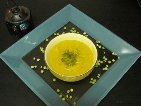 Soupe de pois cassés parfumée