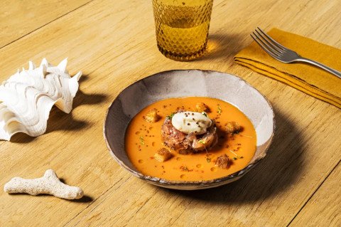 Gaspacho piquillos, tartare de thon rouge, crème de moutarde par Hélène Darroze