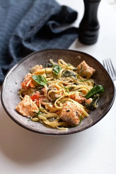 One pot pasta saumon, épinards et tomates cerises