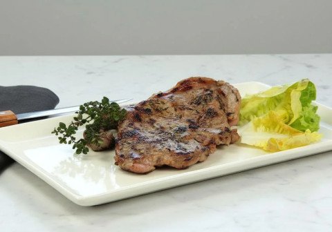 Tranche de gigot d'agneau au barbecue