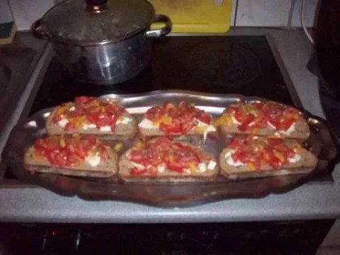 Bruschetta tomates, ail et basilic