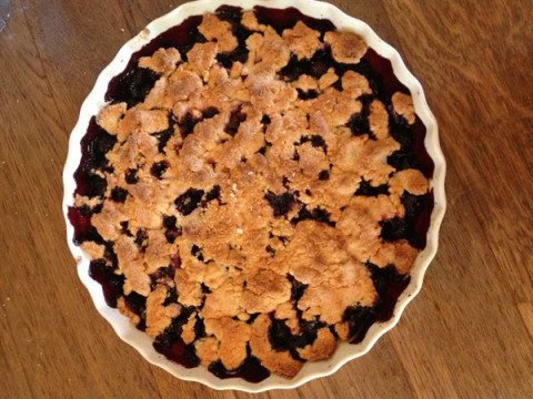 Crumble aux cerises et poudre d'amande