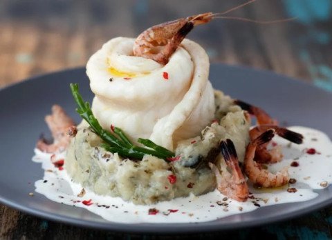 Filet de sole aux crevettes grises, purée de salicorne au champagne