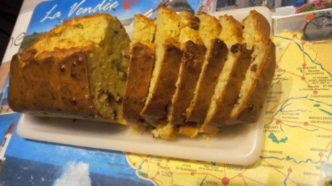 Cake au roquefort et raisins secs (facile)
