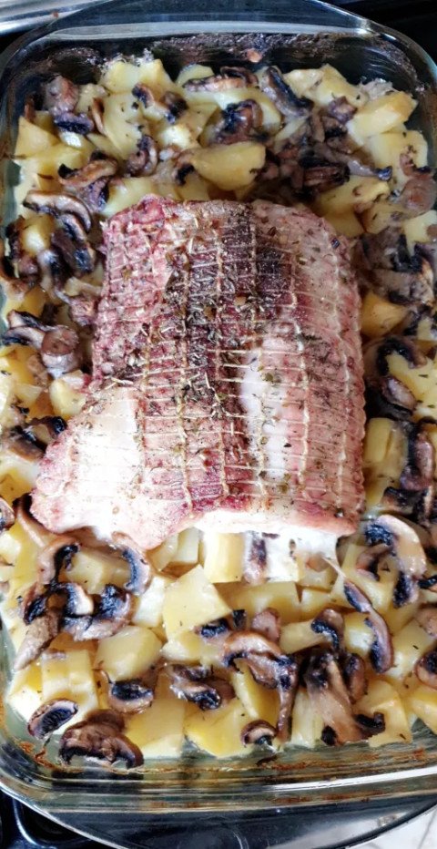 Poulet rôti aux pommes de terres et aux tomates