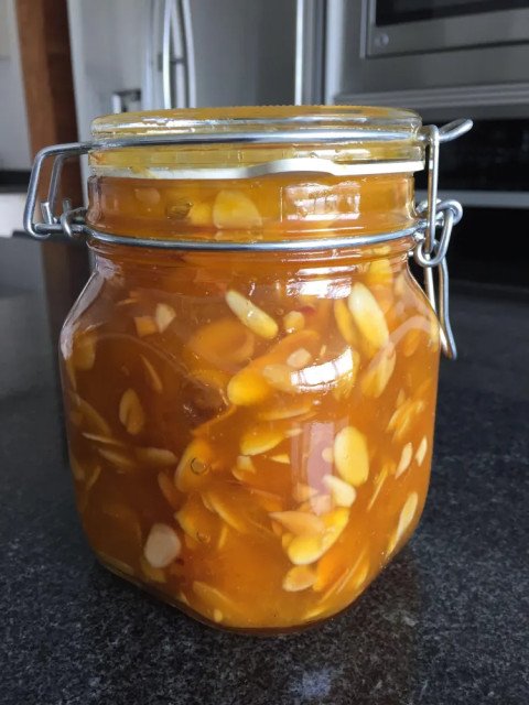 Confiture d'abricots aux amandes
