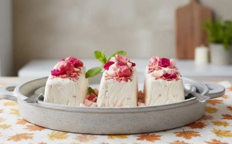 Nougat glacé aux pralines roses