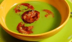 Velouté de petit pois et chorizo