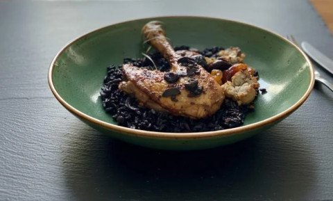 Risotto venere, truffes et chapon aux fruits secs