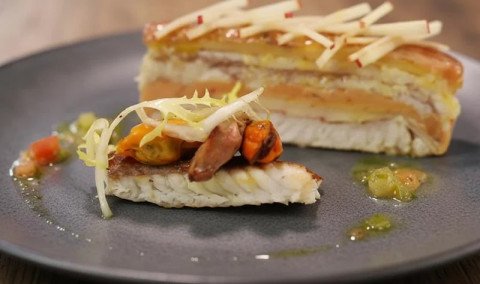 Pressé d'anguilles fumées, foie gras, pommes et piment d'Espelette