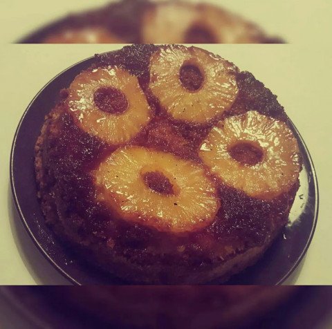 Gâteau caramélisé à l'ananas frais