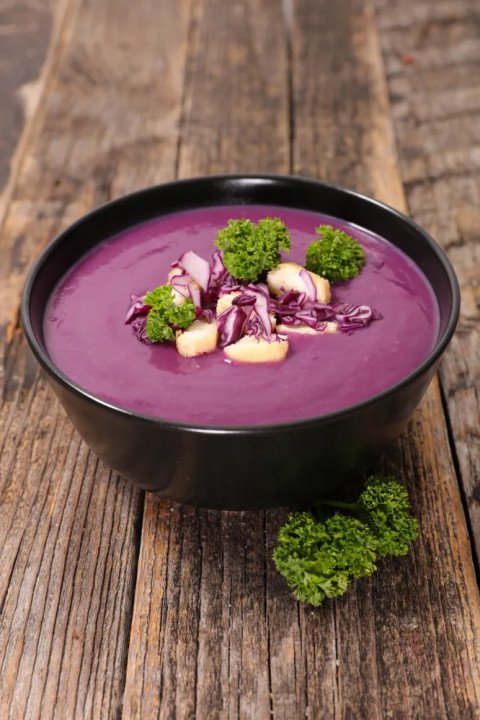 Soupe au chou rouge à la marmite