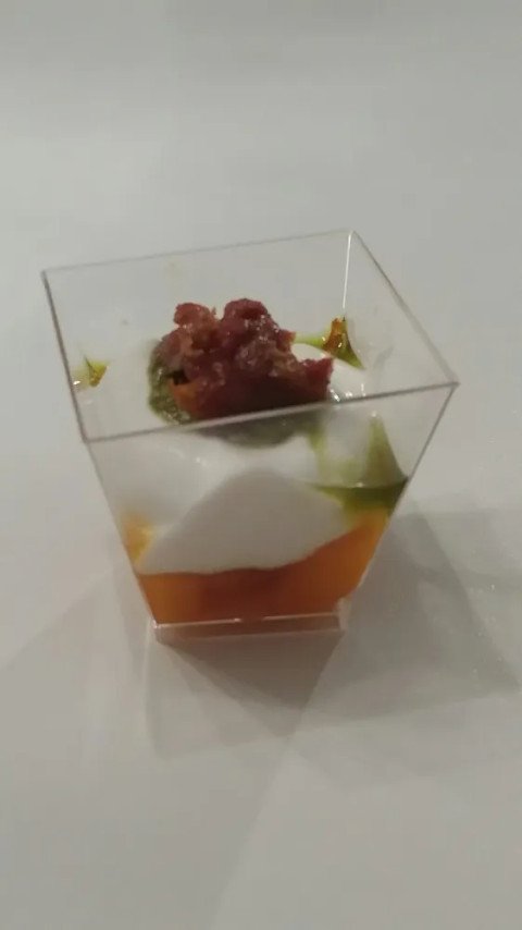 Verrines poivron, chèvre frais, pesto