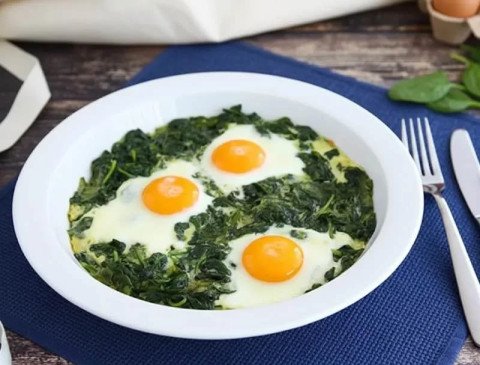 Épinards à la crème et oeufs