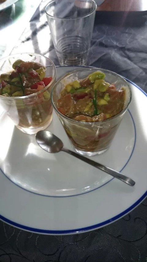 Tartare de saumon à l'avocat et à la tomate