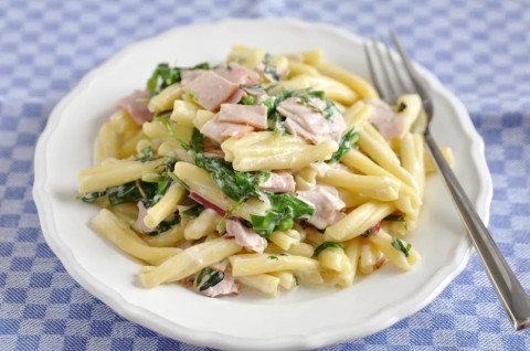Pâtes aux épinards et au jambon