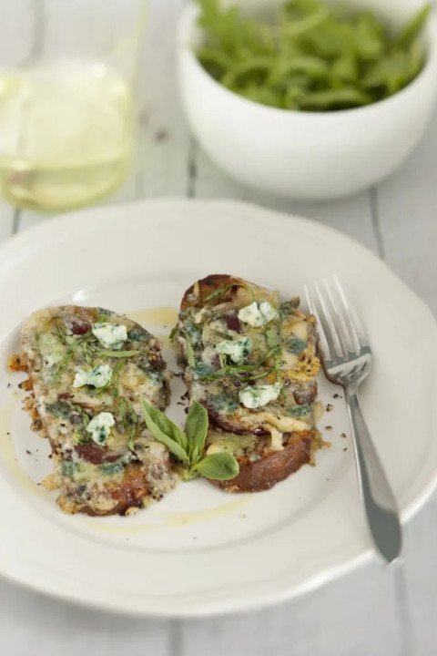 Tartines aux magrets de canard séchés et roquefort