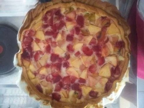 Tarte multi-fruits (pomme, fraises, poire, kiwi)
