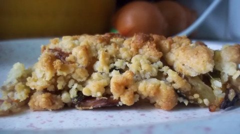 Crumble salé aux courgettes, chèvre et lardons