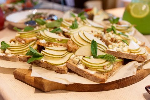 Tartines poire-fromage