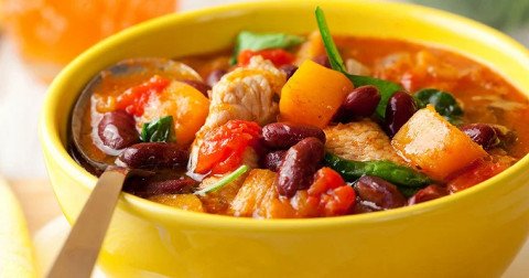 Ragoût de dinde aux haricots rouges, potiron et épinards