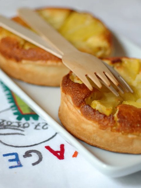 Tarte des îles à l'ananas et à la noix de coco