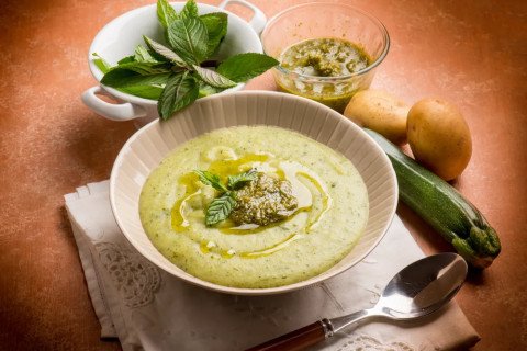 Velouté express de courgettes au pesto