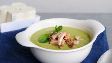 Velouté de petits pois aux petits-suisses