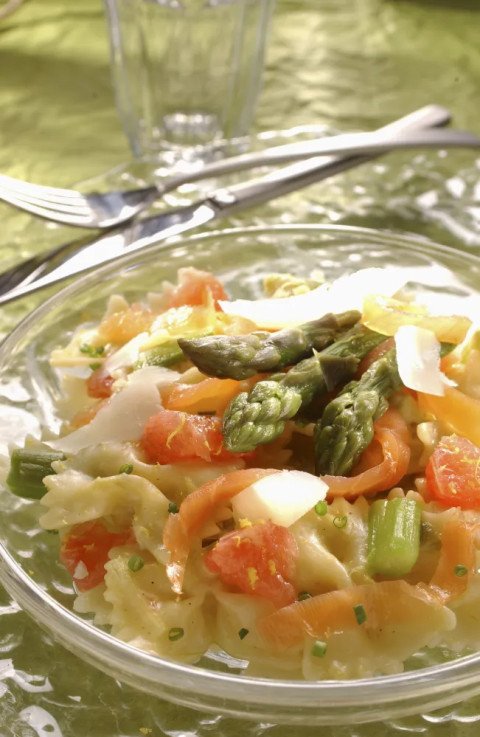 Penne au saumon, asperges et pamplemousse