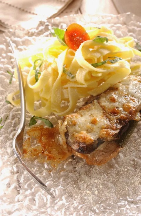 Saltimbocca de veau aux aubergines et mozzarella