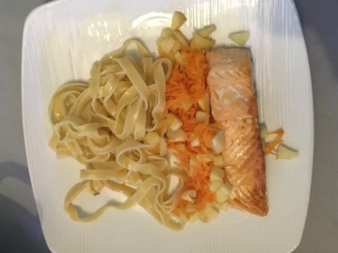 Pavé de saumon, carottes et pommes