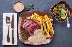 Bœuf grillé au Bleu d'Auvergne et pommes de terre fondantes
