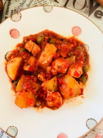 Mijoté de poulet épicé aux tomates et poivrons