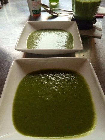 Soupe de fanes de radis froide