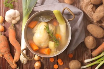 Poule au blanc (Poule au pot à la normande)