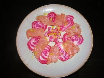 Carpaccio de saumon fumé et de betterave chioggia
