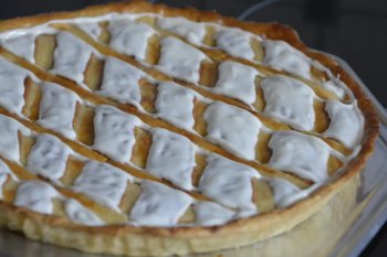 Tarte à la frangipane sur lit d'abricot