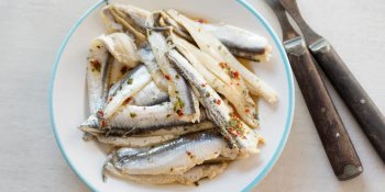 Anchoïade aux olives, thon et câpres