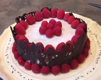 Gâteau fraîcheur aux framboises et au chocolat