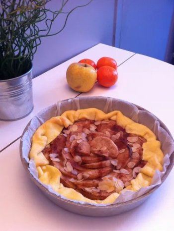 Tarte aux 3 pommes, amandes, cannelle et caramel