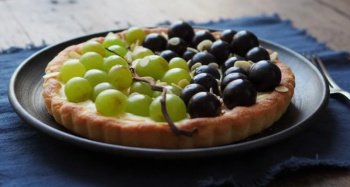 Tarte aux raisins bicolores à la crème pâtissière maison
