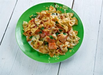Farfalle à la sauce de poivrons