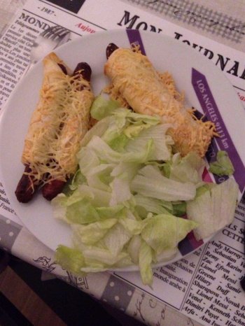 Feuilletés aux saucisses et fromage râpé