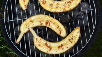 Bananes au barbecue à la cannelle