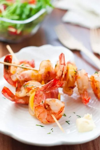 Brochettes de crevettes sauce au cognac