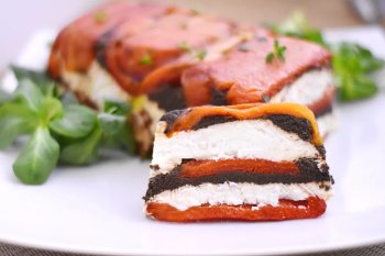 Terrine de chèvre aux poivrons et à la tapenade