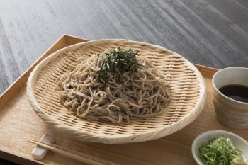 Nouilles soba aux graines de sésame