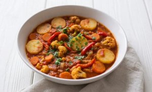 Goulasch Végétarien aux Légumes et Paprika Fumé