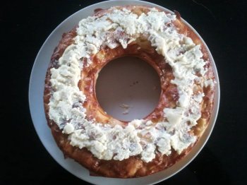 Gâteau au yaourt, pommes et chocolat blanc